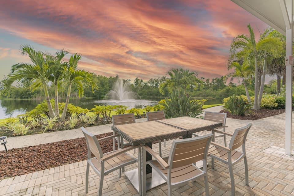 Kings Point Palm Court Bar and Restaurant Patio Kings Point Palm Court Bar and Restaurant Patio