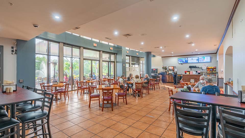 Le Perk Dining Room at Kings Point Le Perk Dining Room at Kings Point